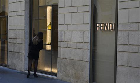 furto negozio fendi|Maxi furto in boutique Fendi a Roma,via borse per 100mila euro.